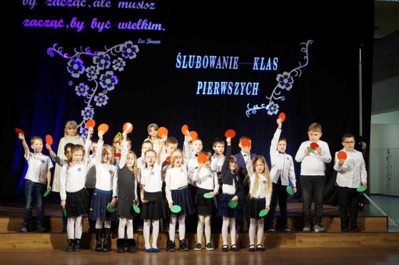 Ślubowanie uczniów klas pierwszych